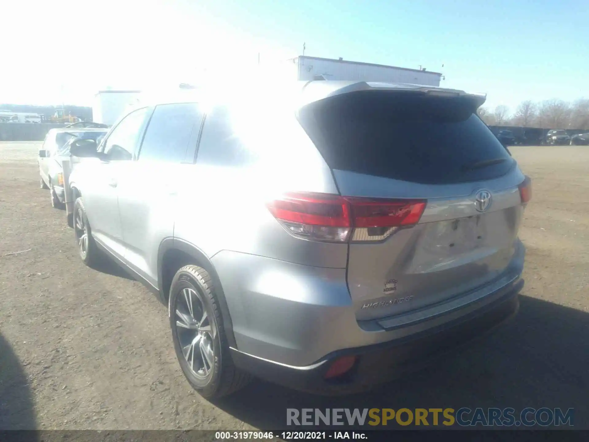 3 Photograph of a damaged car 5TDZARFH5KS049894 TOYOTA HIGHLANDER 2019