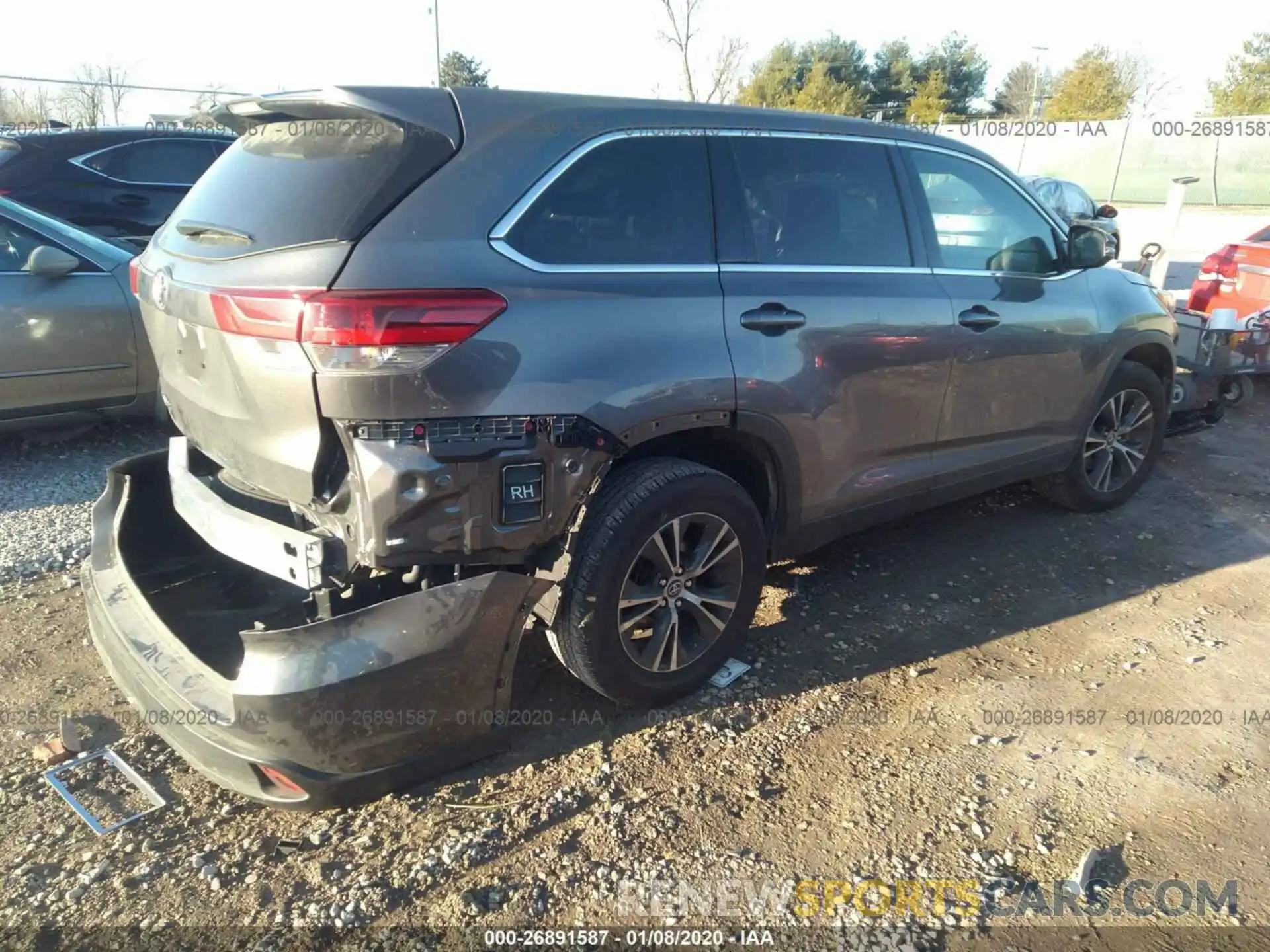 4 Photograph of a damaged car 5TDZARFH5KS049944 TOYOTA HIGHLANDER 2019
