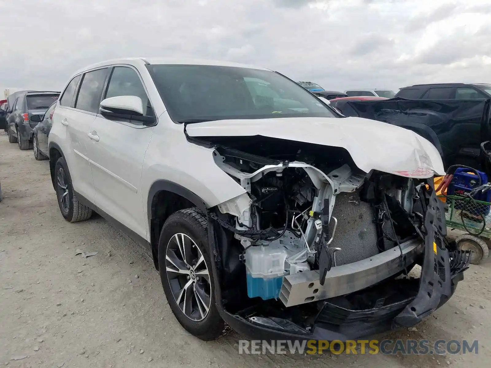 1 Photograph of a damaged car 5TDZARFH5KS052195 TOYOTA HIGHLANDER 2019