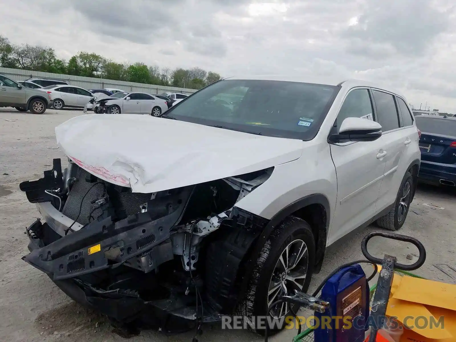 2 Photograph of a damaged car 5TDZARFH5KS052195 TOYOTA HIGHLANDER 2019