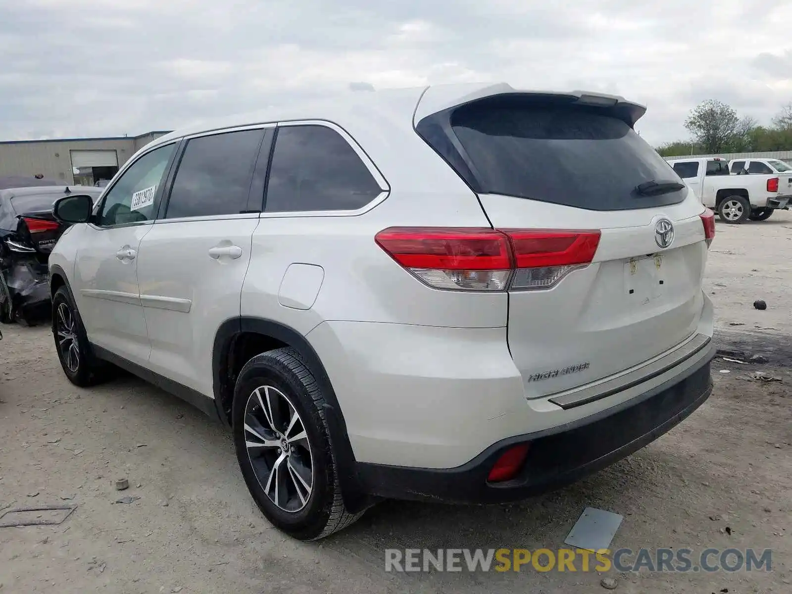 3 Photograph of a damaged car 5TDZARFH5KS052195 TOYOTA HIGHLANDER 2019