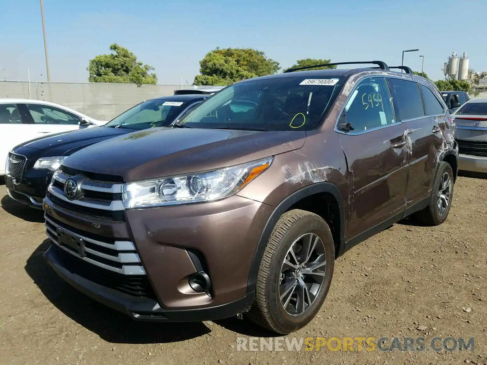 2 Photograph of a damaged car 5TDZARFH5KS052326 TOYOTA HIGHLANDER 2019