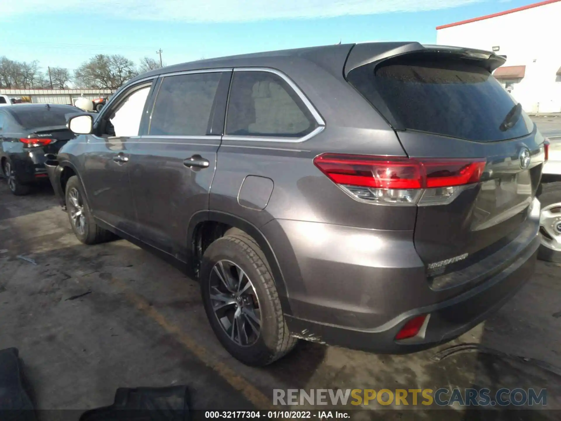 3 Photograph of a damaged car 5TDZARFH5KS053508 TOYOTA HIGHLANDER 2019