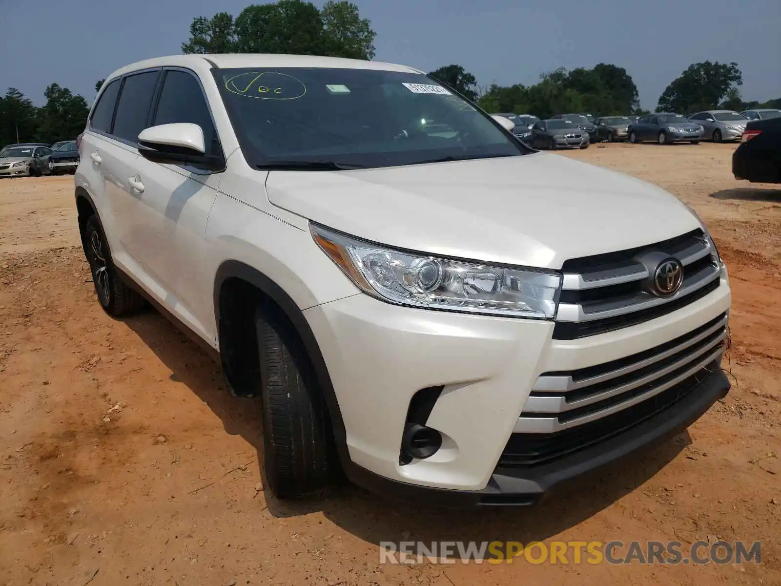 1 Photograph of a damaged car 5TDZARFH5KS053931 TOYOTA HIGHLANDER 2019