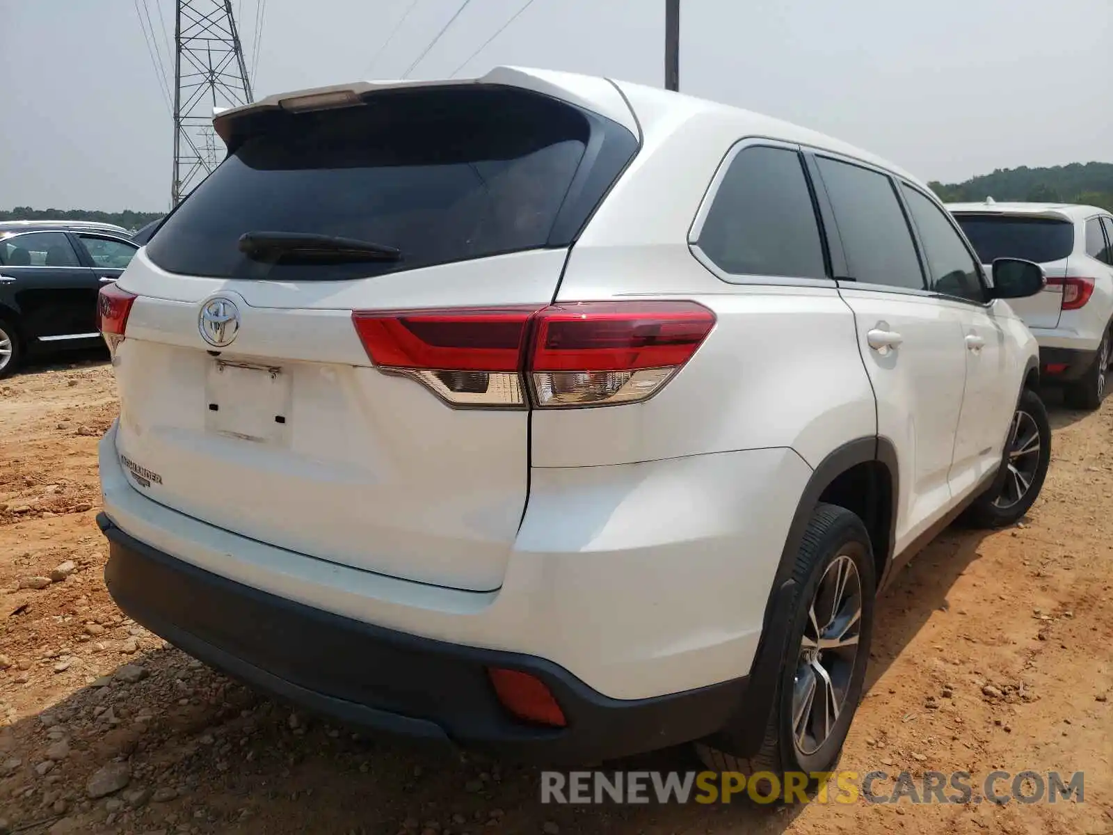 4 Photograph of a damaged car 5TDZARFH5KS053931 TOYOTA HIGHLANDER 2019