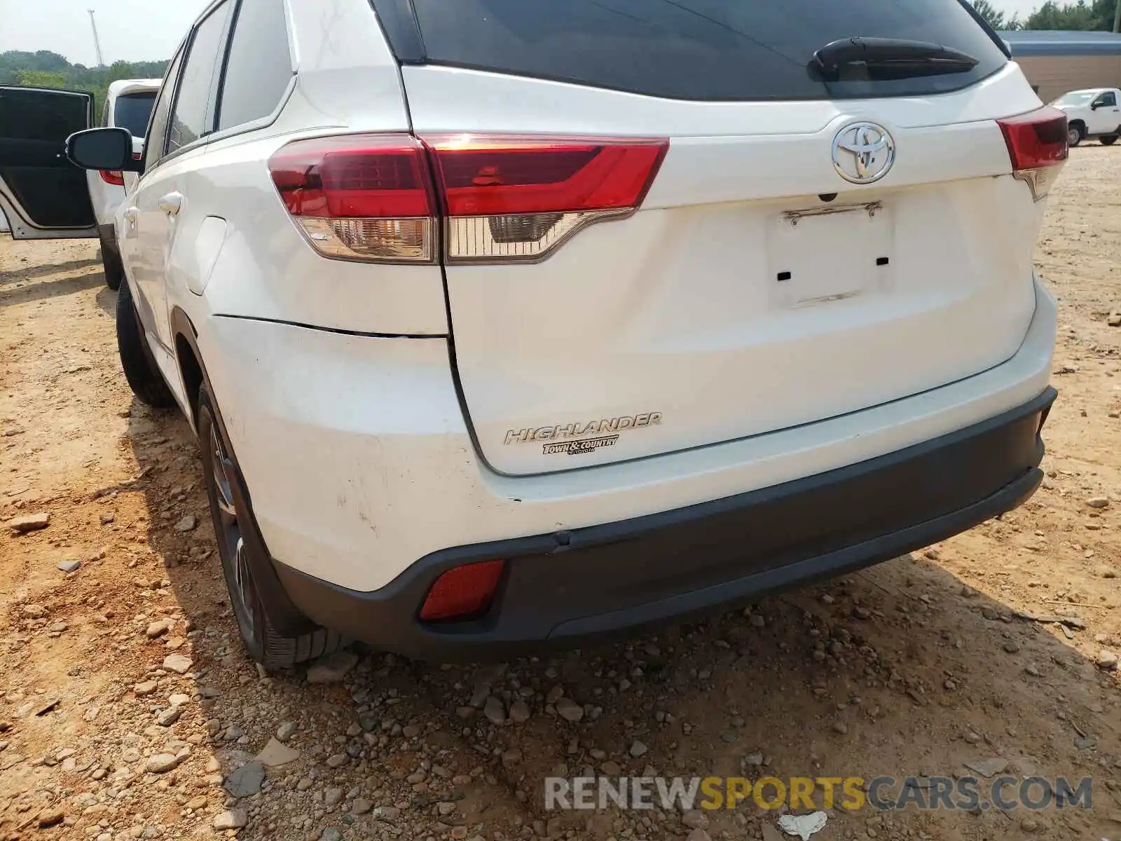 9 Photograph of a damaged car 5TDZARFH5KS053931 TOYOTA HIGHLANDER 2019