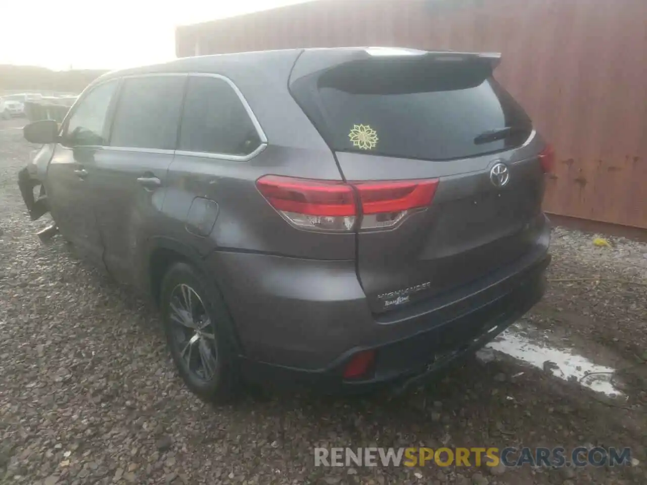 3 Photograph of a damaged car 5TDZARFH5KS055324 TOYOTA HIGHLANDER 2019