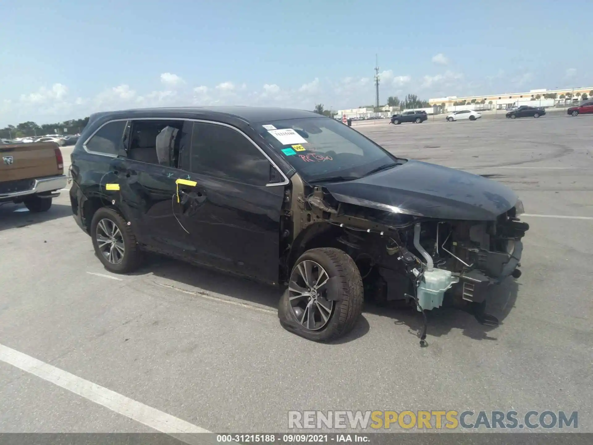 1 Photograph of a damaged car 5TDZARFH5KS056005 TOYOTA HIGHLANDER 2019