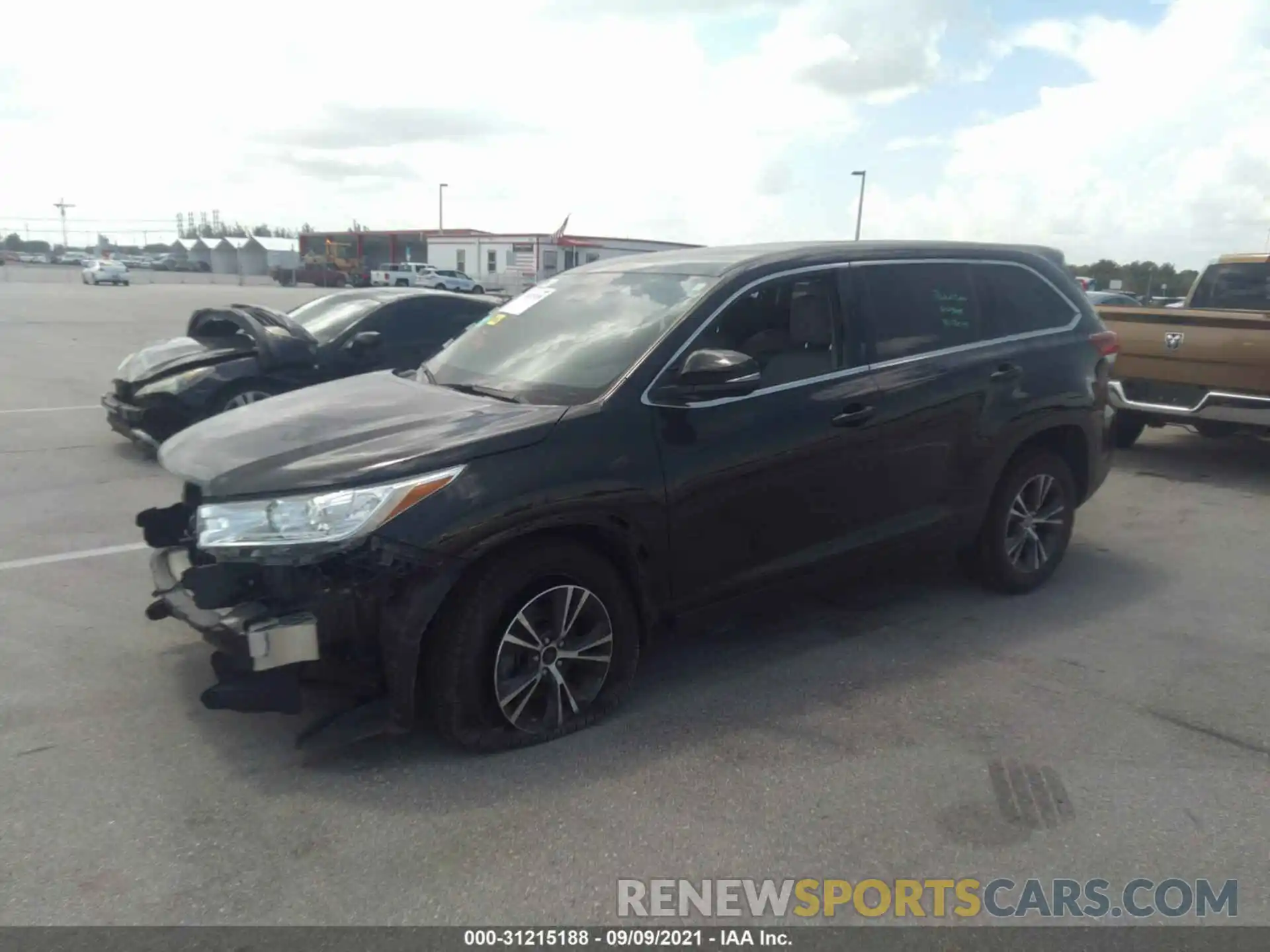 2 Photograph of a damaged car 5TDZARFH5KS056005 TOYOTA HIGHLANDER 2019