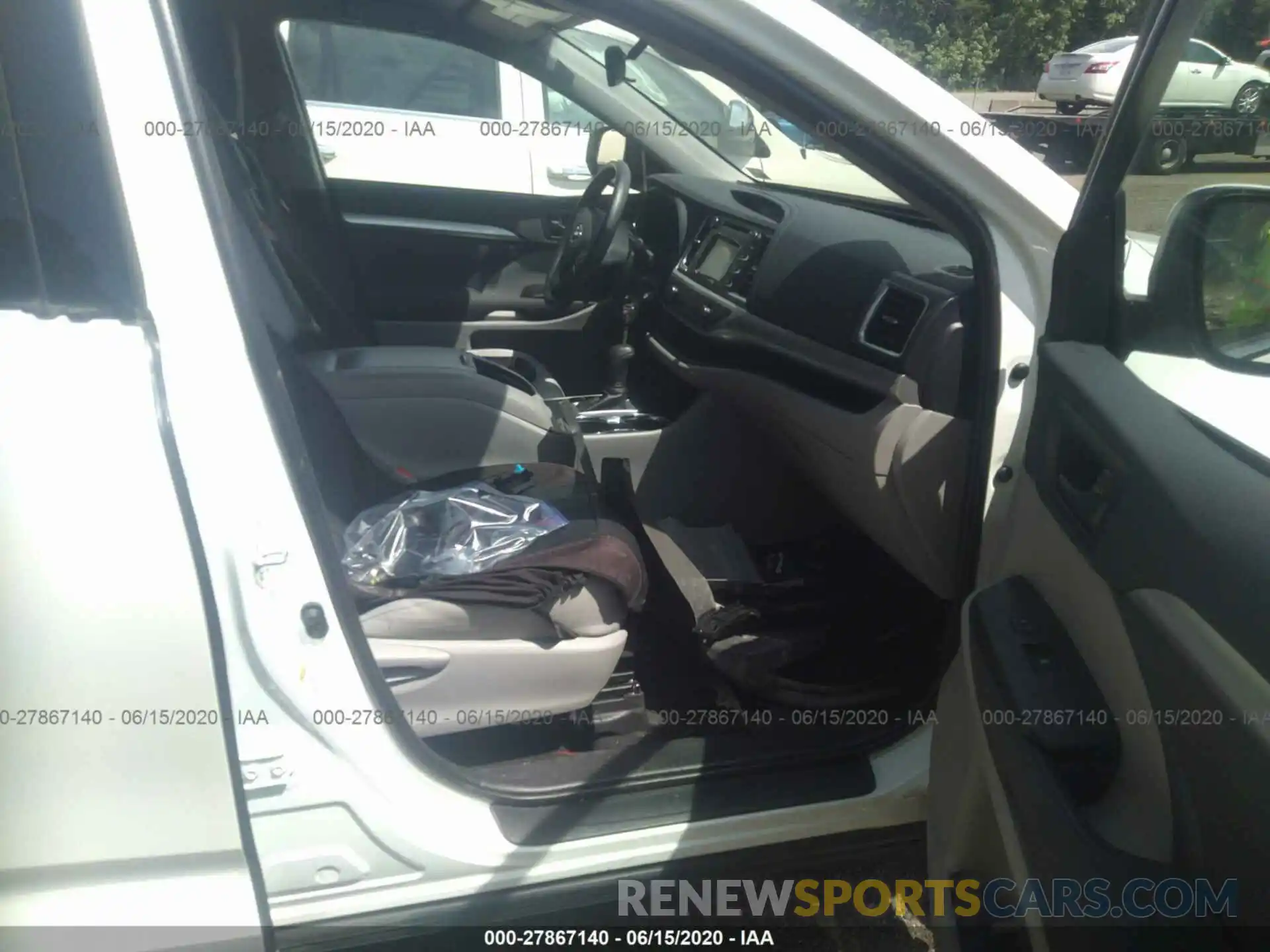 5 Photograph of a damaged car 5TDZARFH5KS056084 TOYOTA HIGHLANDER 2019