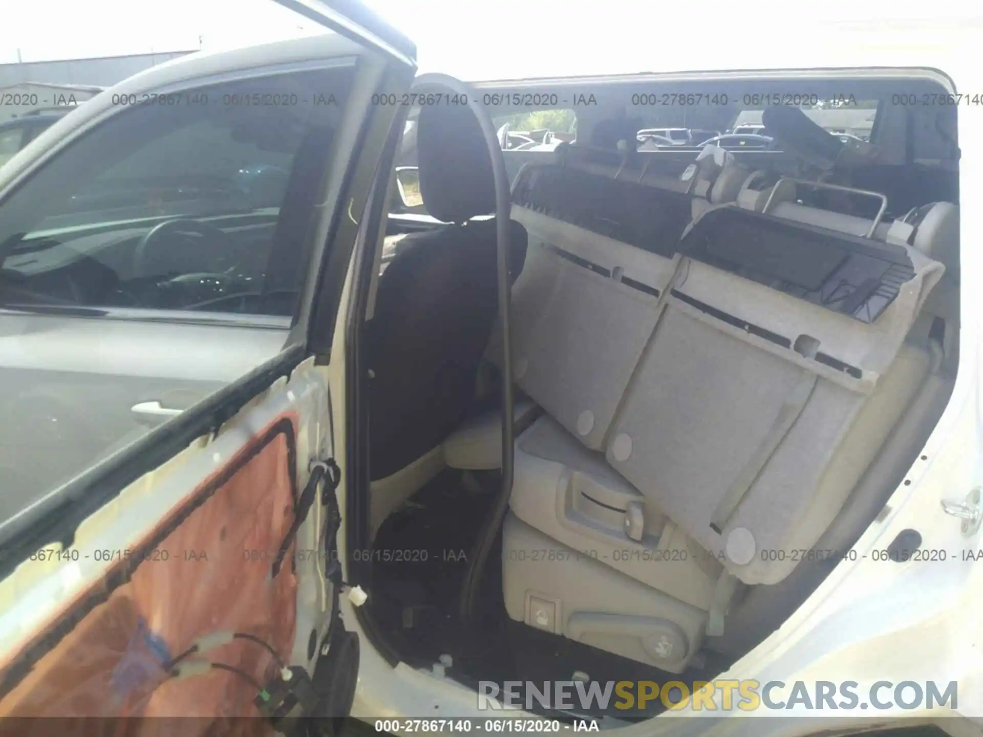 8 Photograph of a damaged car 5TDZARFH5KS056084 TOYOTA HIGHLANDER 2019