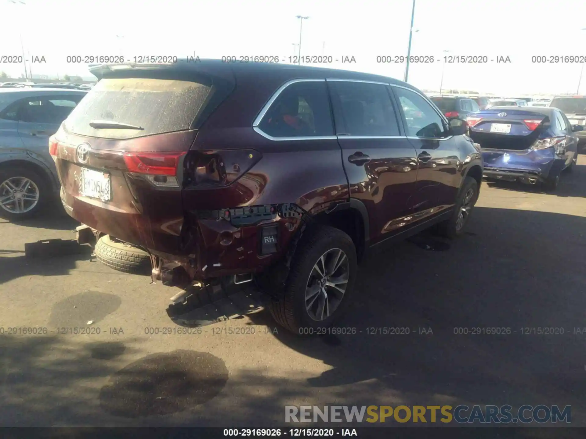 4 Photograph of a damaged car 5TDZARFH5KS056098 TOYOTA HIGHLANDER 2019