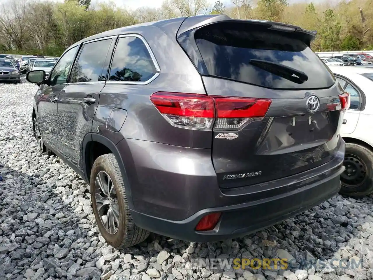 3 Photograph of a damaged car 5TDZARFH5KS056294 TOYOTA HIGHLANDER 2019