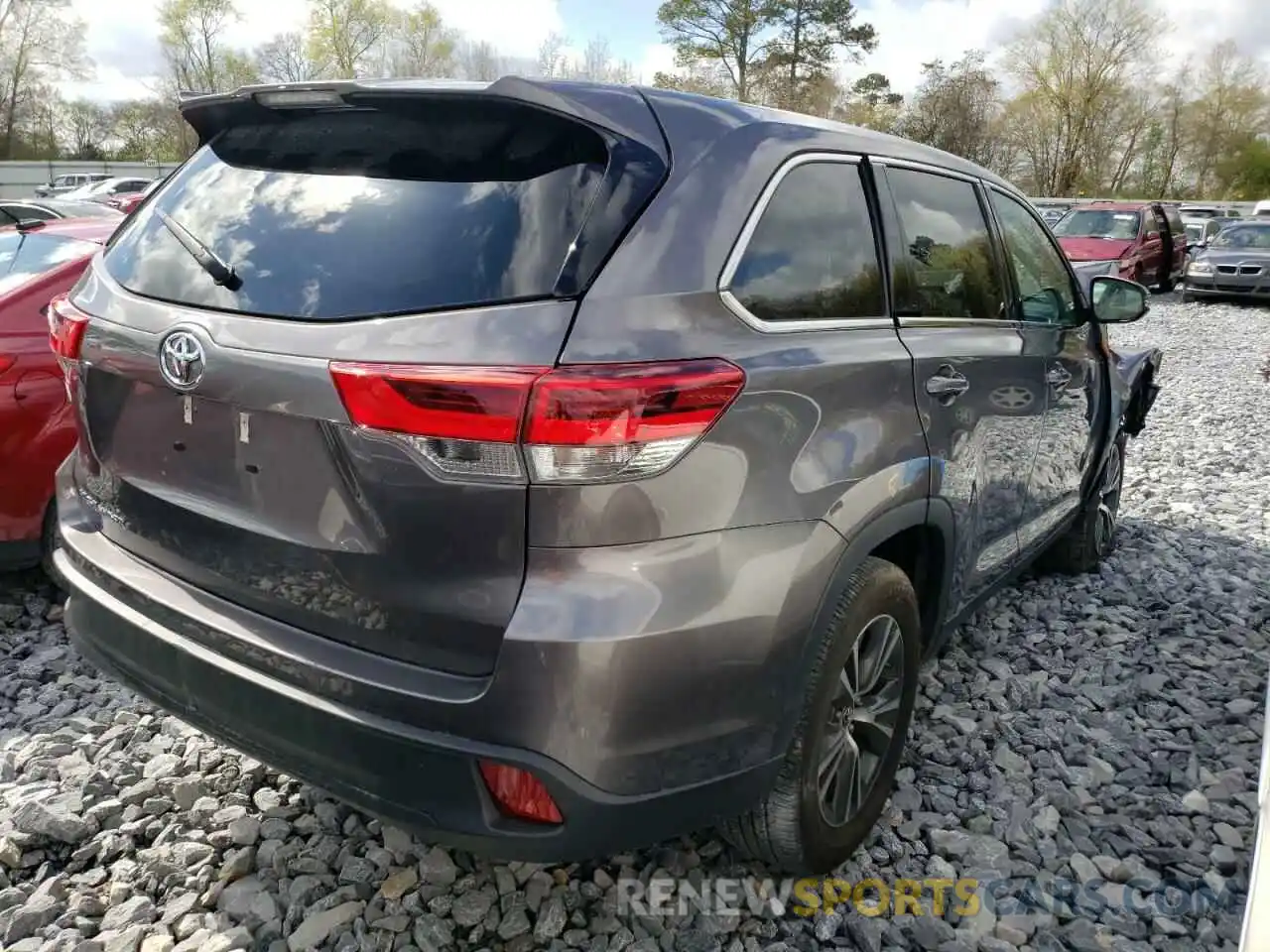 4 Photograph of a damaged car 5TDZARFH5KS056294 TOYOTA HIGHLANDER 2019