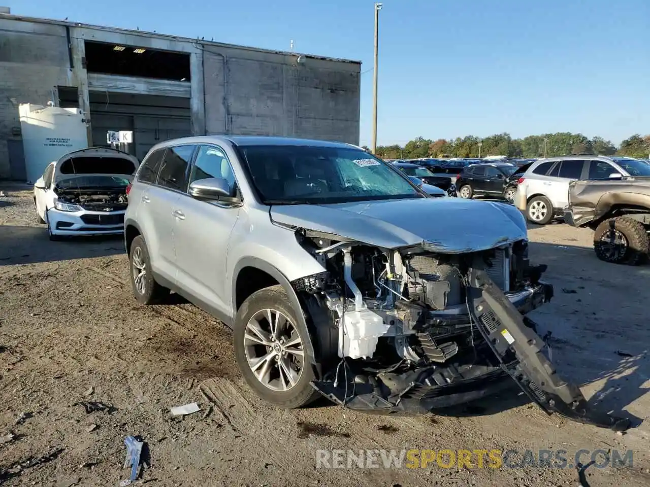 1 Photograph of a damaged car 5TDZARFH5KS059101 TOYOTA HIGHLANDER 2019