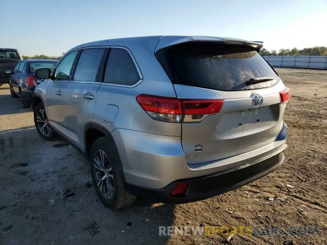 3 Photograph of a damaged car 5TDZARFH5KS059101 TOYOTA HIGHLANDER 2019