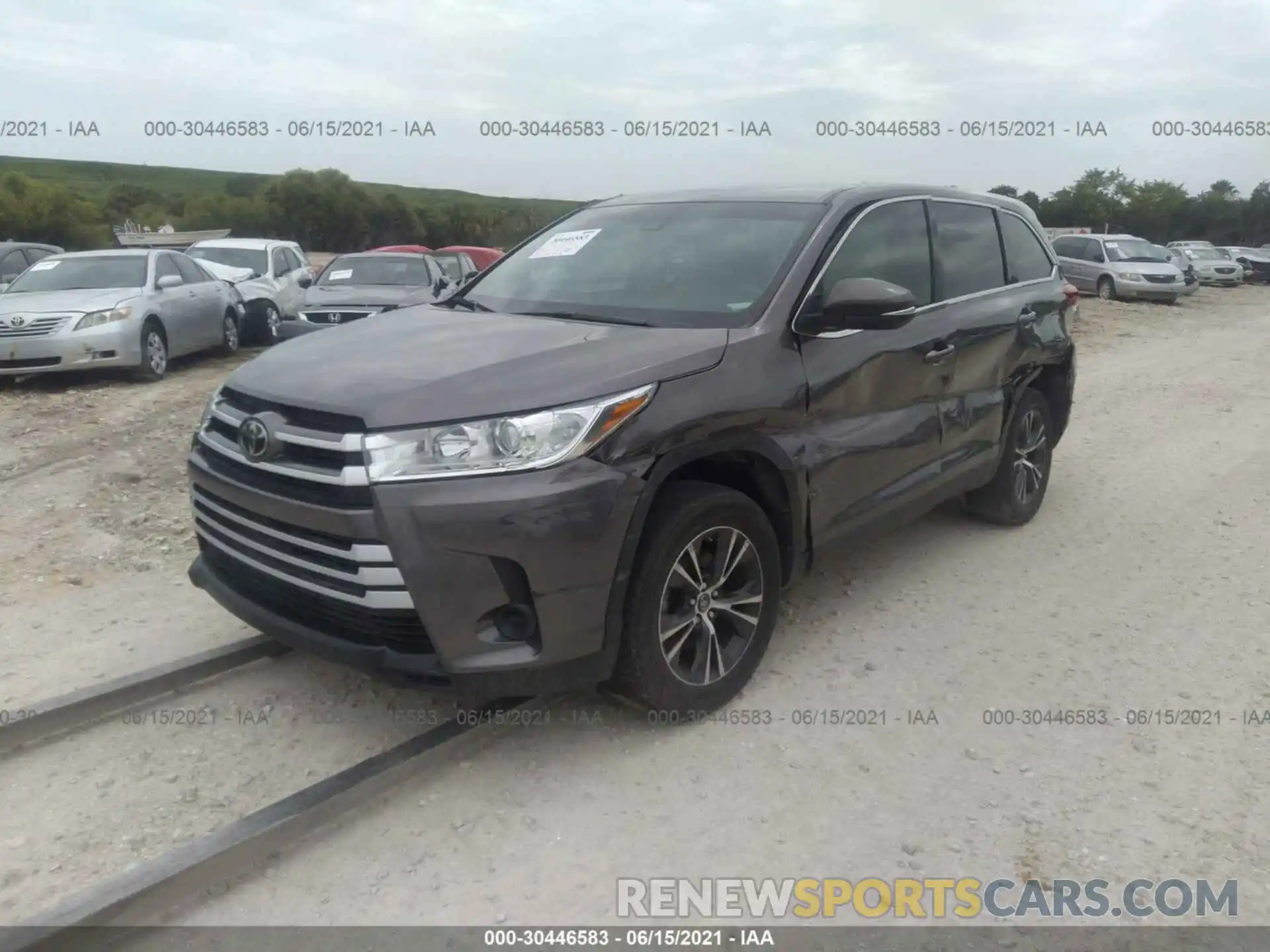 2 Photograph of a damaged car 5TDZARFH5KS059342 TOYOTA HIGHLANDER 2019