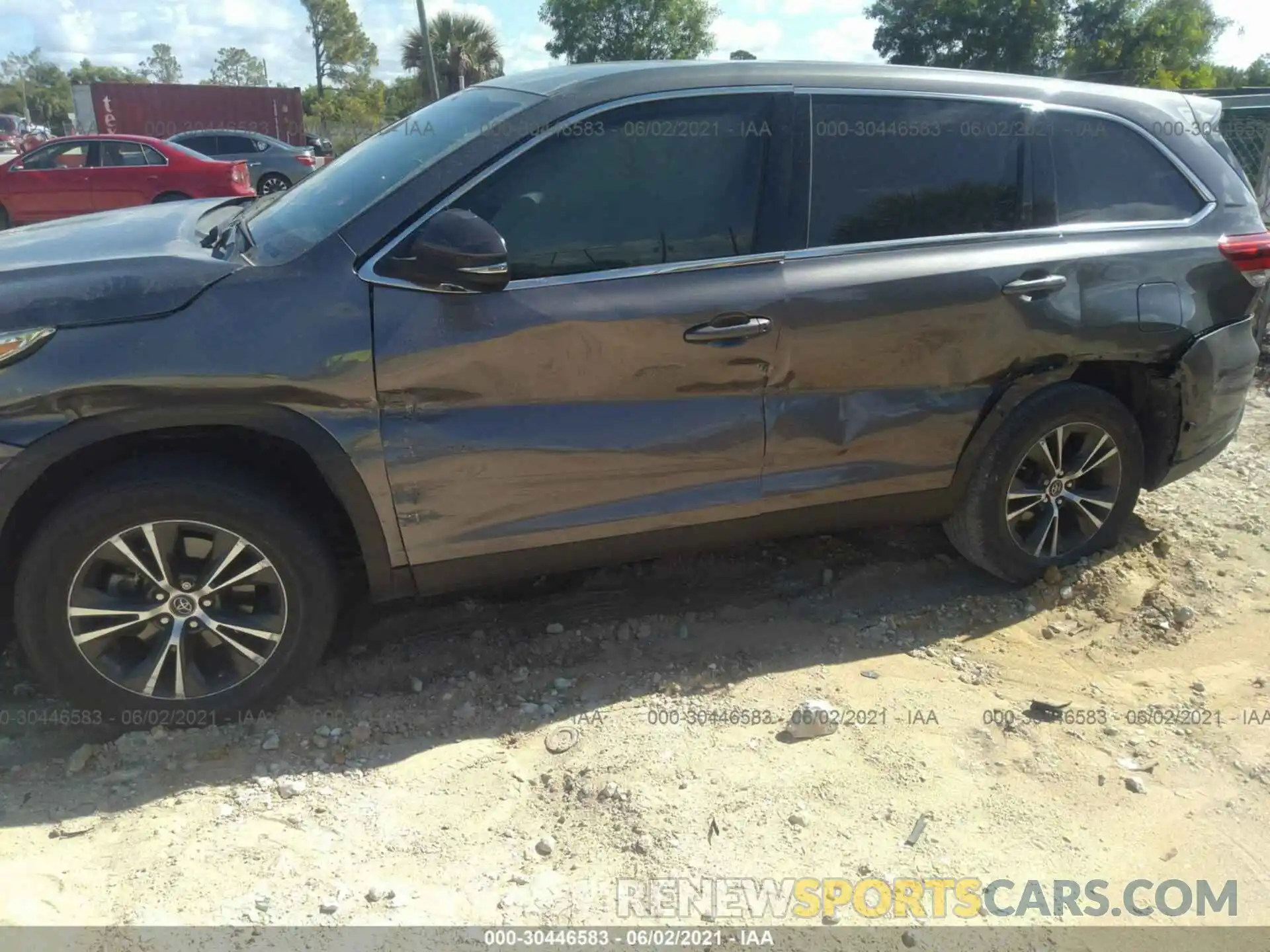 6 Photograph of a damaged car 5TDZARFH5KS059342 TOYOTA HIGHLANDER 2019