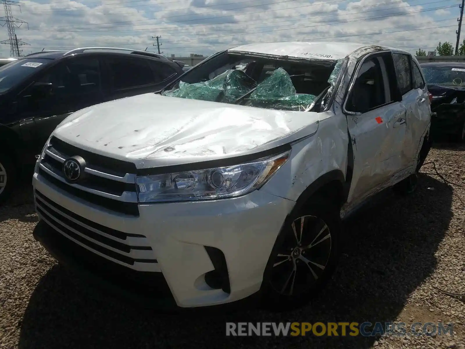 2 Photograph of a damaged car 5TDZARFH5KS059454 TOYOTA HIGHLANDER 2019