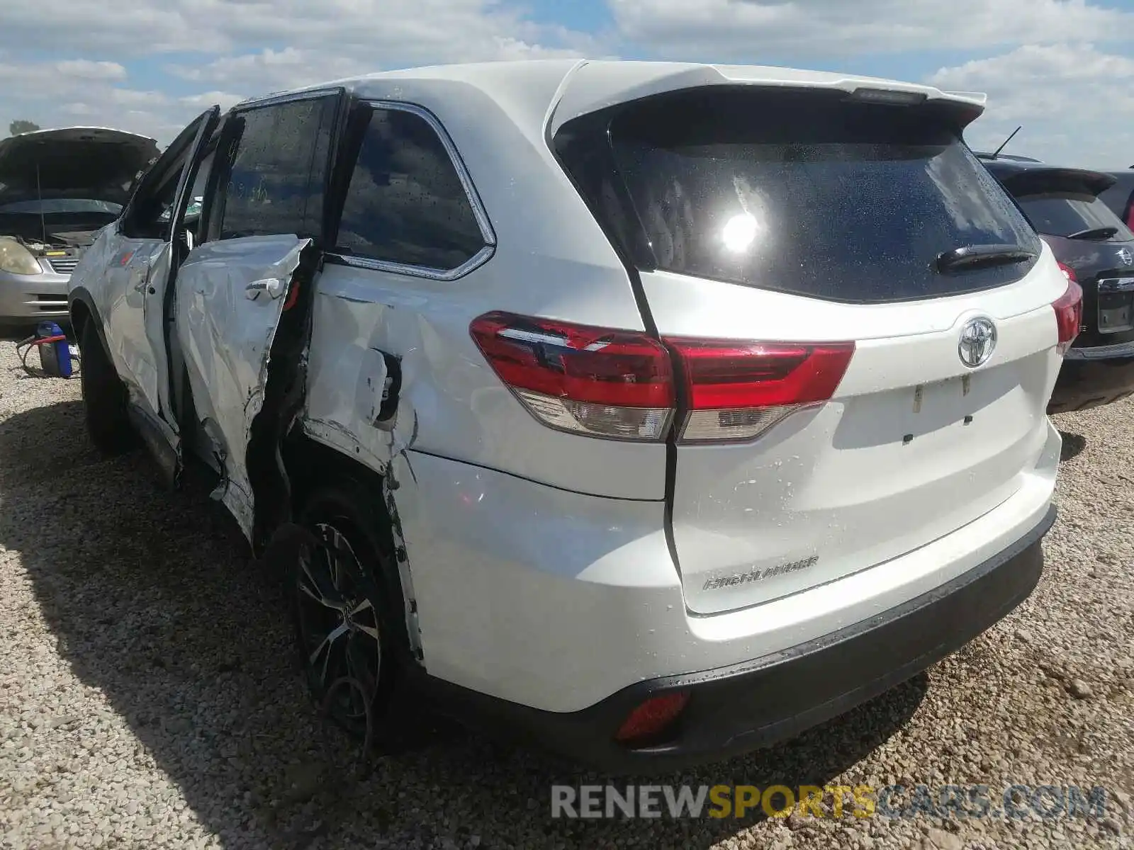 3 Photograph of a damaged car 5TDZARFH5KS059454 TOYOTA HIGHLANDER 2019