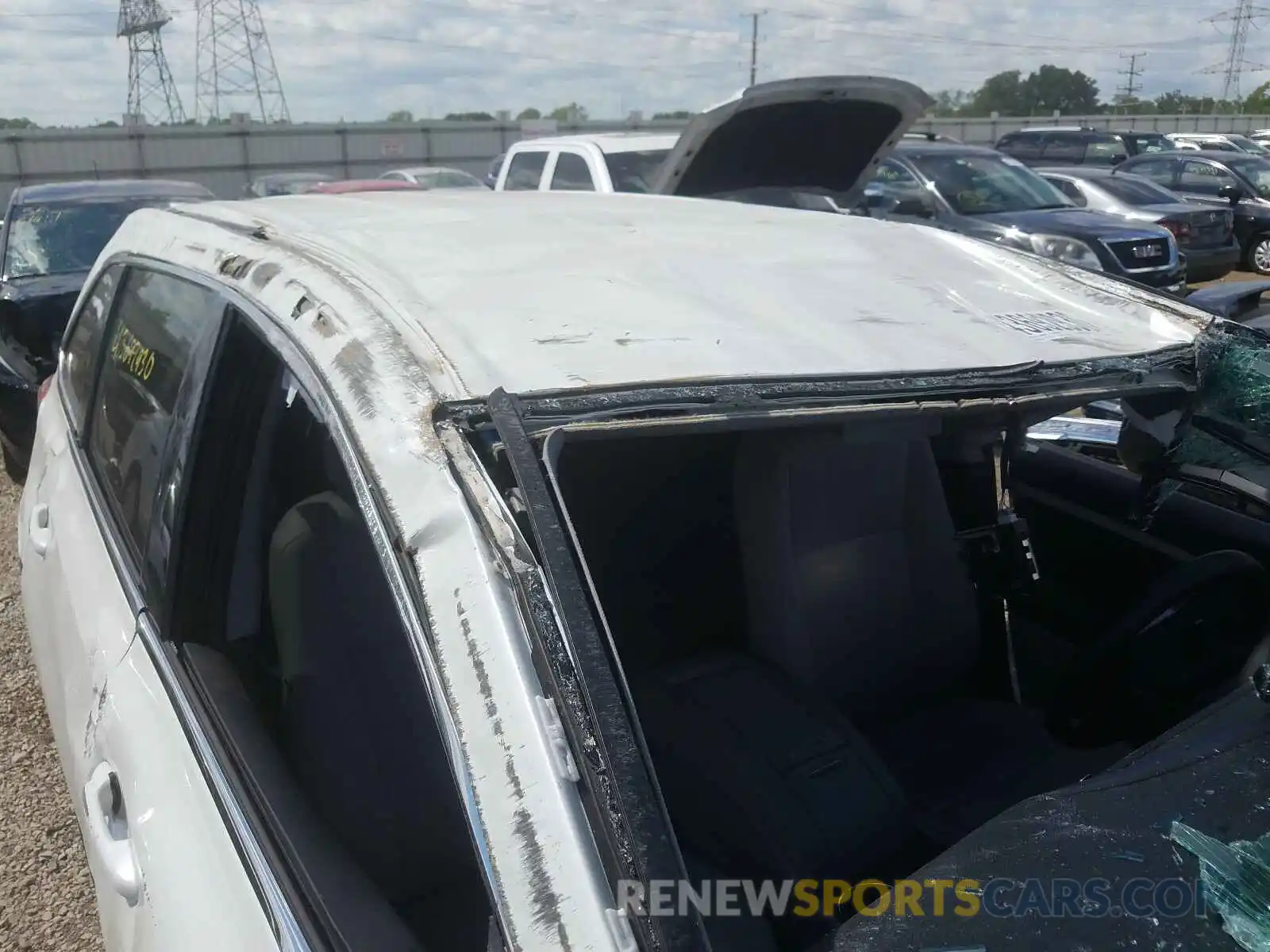 9 Photograph of a damaged car 5TDZARFH5KS059454 TOYOTA HIGHLANDER 2019