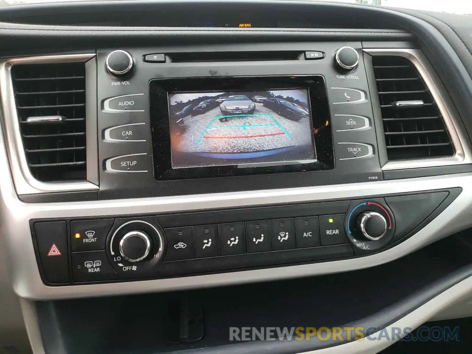 9 Photograph of a damaged car 5TDZARFH5KS060247 TOYOTA HIGHLANDER 2019