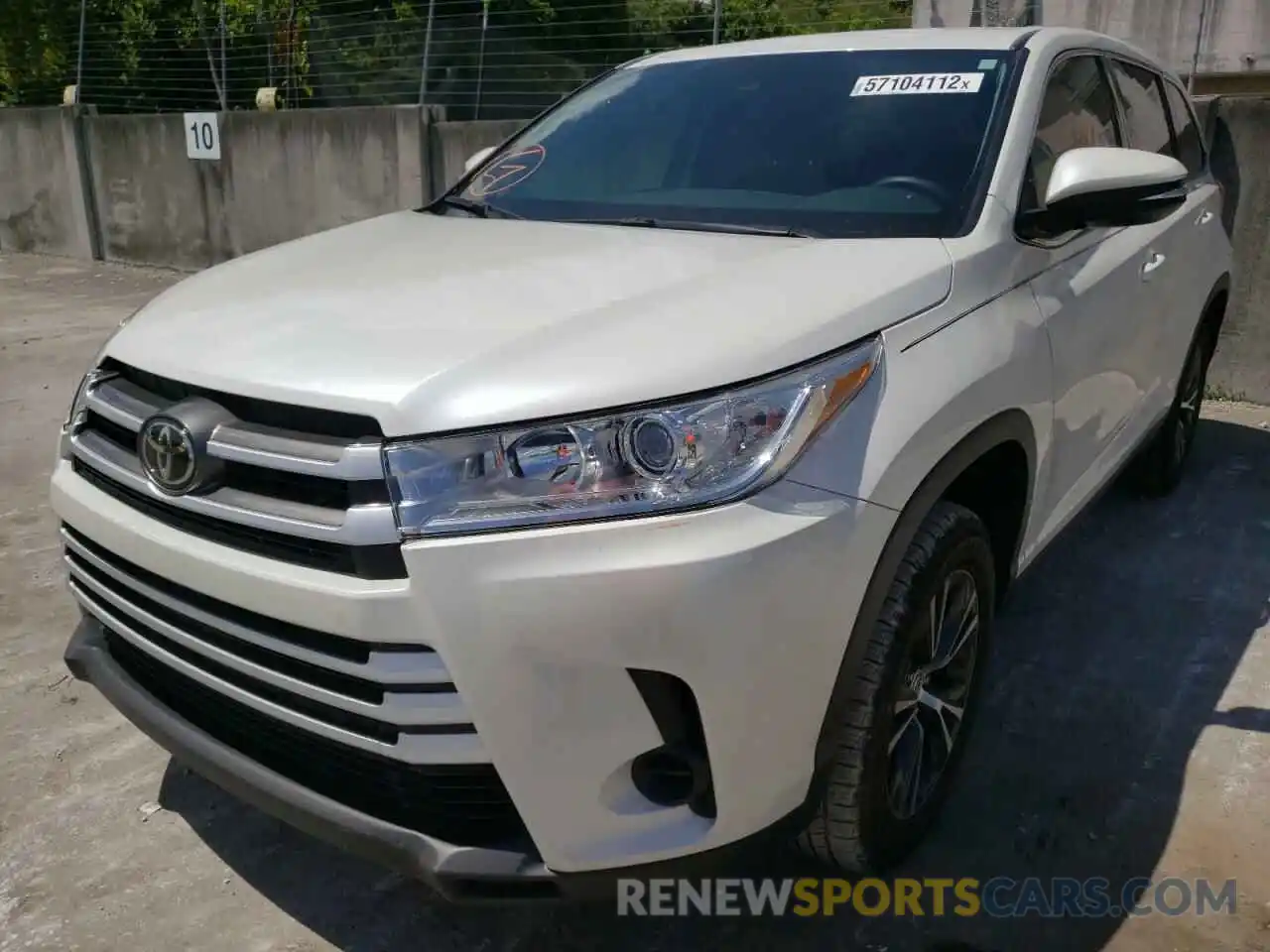 2 Photograph of a damaged car 5TDZARFH5KS060698 TOYOTA HIGHLANDER 2019