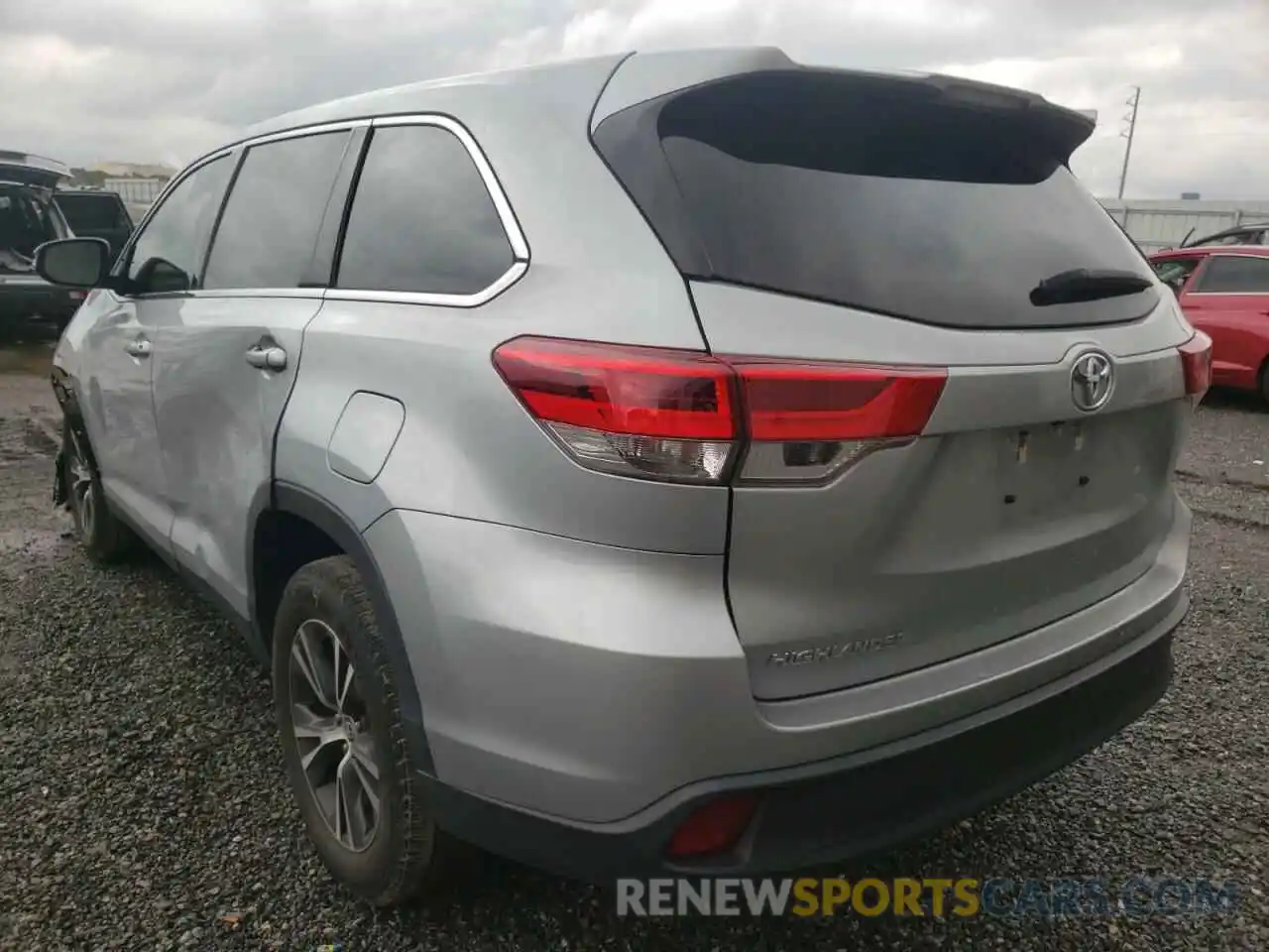 3 Photograph of a damaged car 5TDZARFH5KS060751 TOYOTA HIGHLANDER 2019