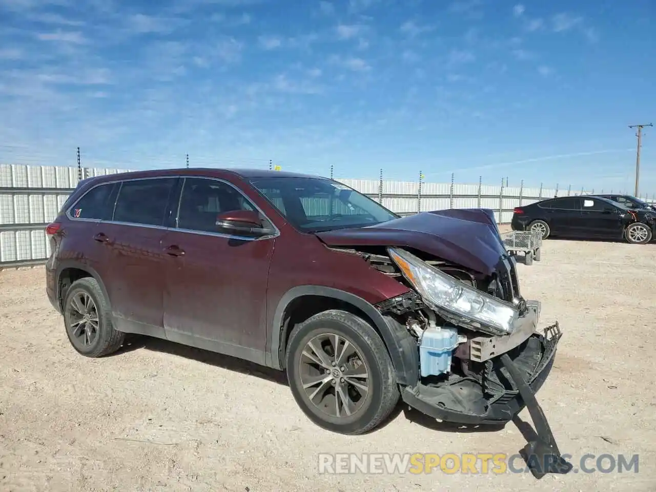 4 Photograph of a damaged car 5TDZARFH5KS060877 TOYOTA HIGHLANDER 2019