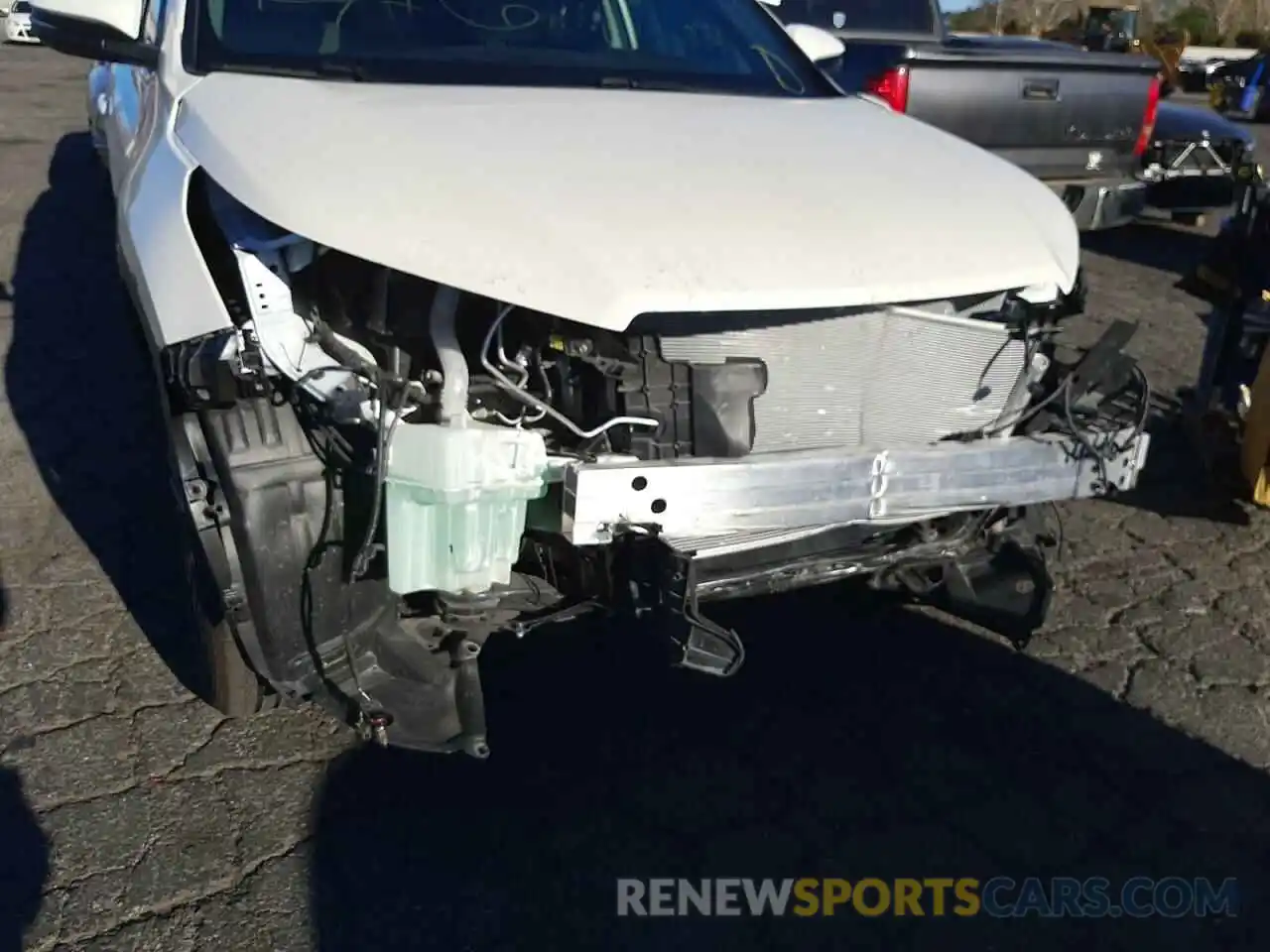 9 Photograph of a damaged car 5TDZARFH5KS061222 TOYOTA HIGHLANDER 2019