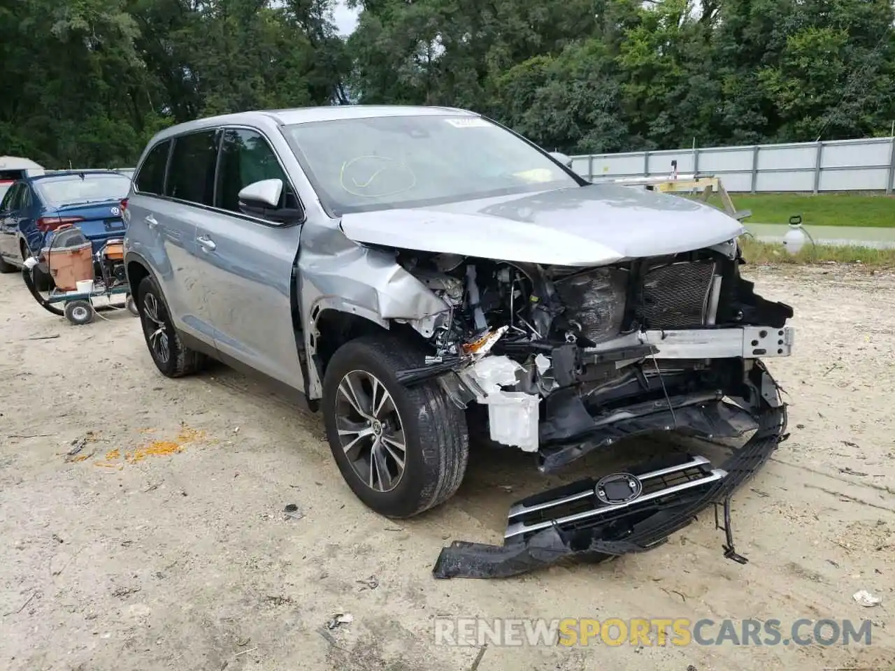 1 Photograph of a damaged car 5TDZARFH5KS061236 TOYOTA HIGHLANDER 2019