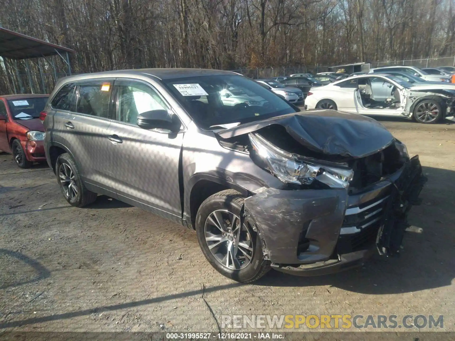 1 Photograph of a damaged car 5TDZARFH6KS042081 TOYOTA HIGHLANDER 2019