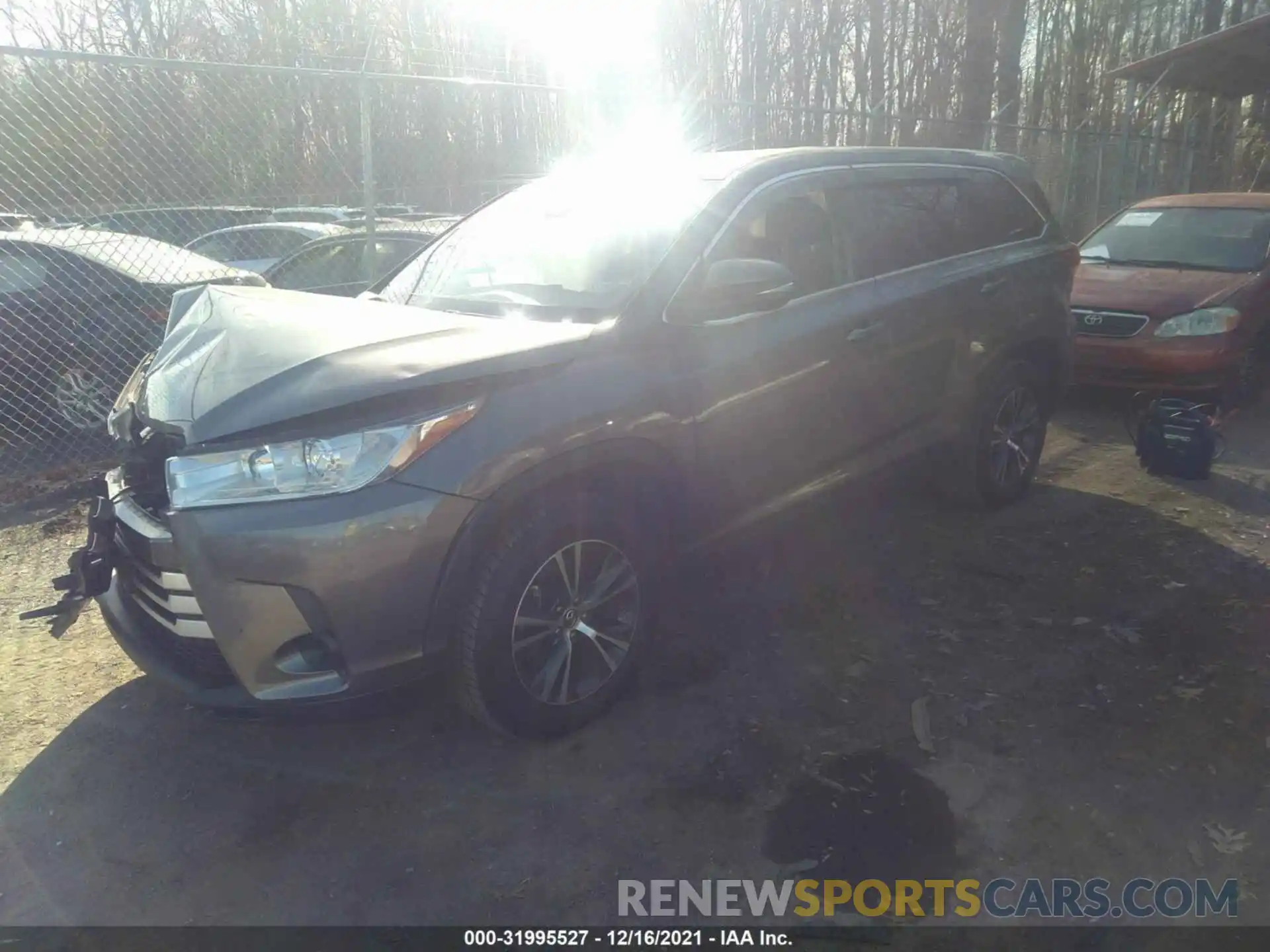 2 Photograph of a damaged car 5TDZARFH6KS042081 TOYOTA HIGHLANDER 2019