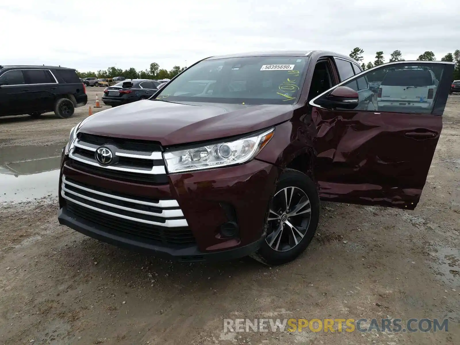 2 Photograph of a damaged car 5TDZARFH6KS042145 TOYOTA HIGHLANDER 2019