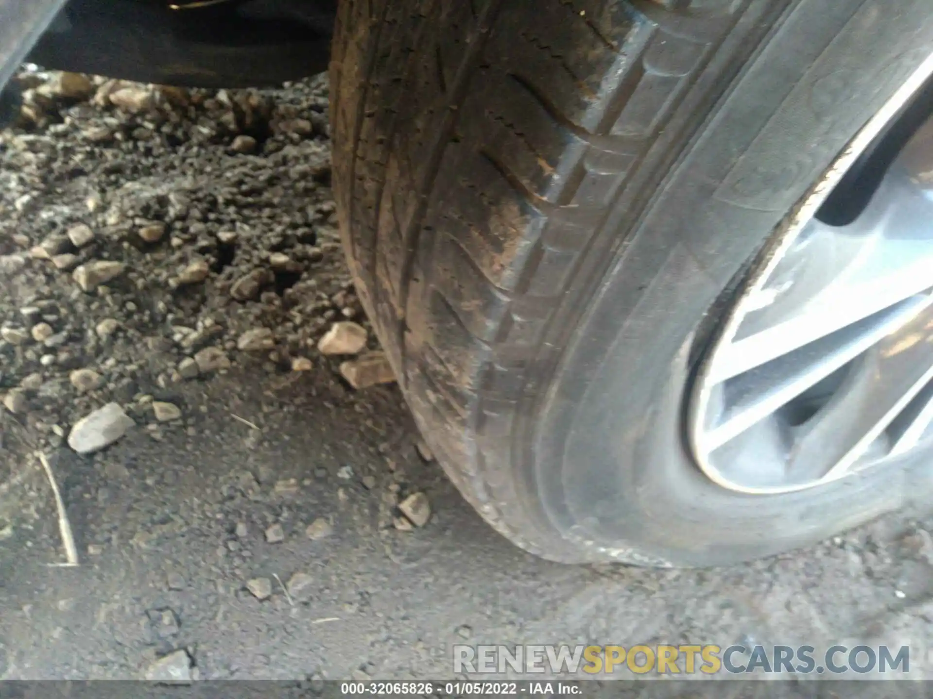 11 Photograph of a damaged car 5TDZARFH6KS042355 TOYOTA HIGHLANDER 2019