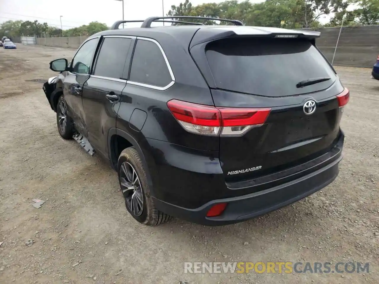 3 Photograph of a damaged car 5TDZARFH6KS042954 TOYOTA HIGHLANDER 2019