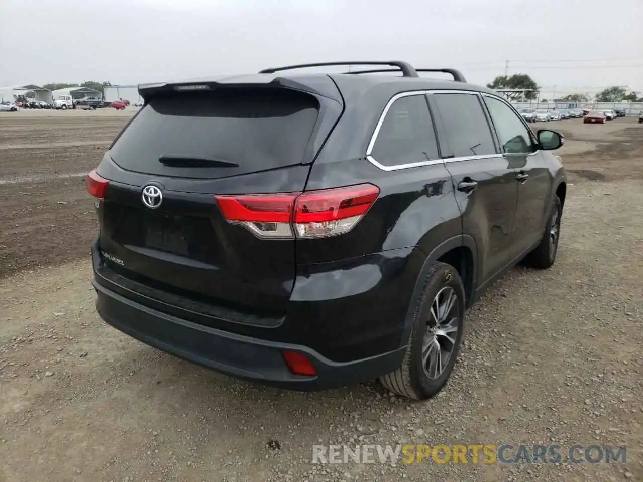 4 Photograph of a damaged car 5TDZARFH6KS042954 TOYOTA HIGHLANDER 2019