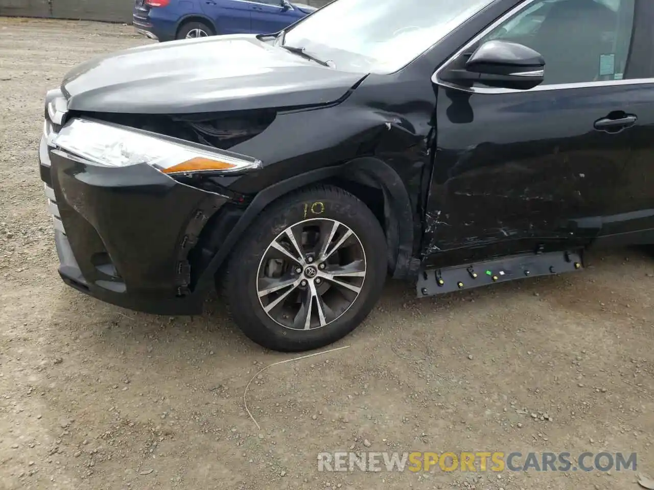 9 Photograph of a damaged car 5TDZARFH6KS042954 TOYOTA HIGHLANDER 2019