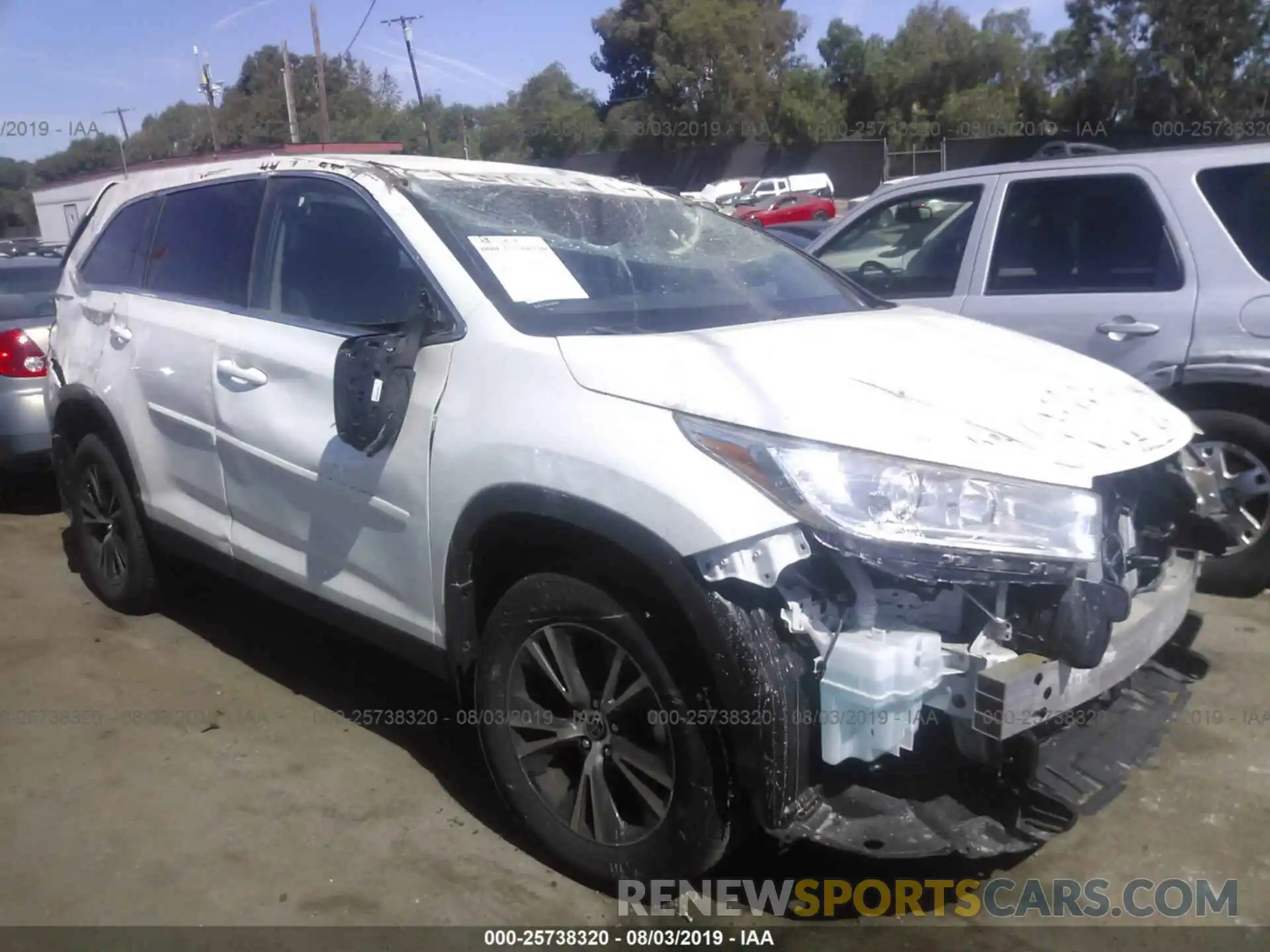 1 Photograph of a damaged car 5TDZARFH6KS043487 TOYOTA HIGHLANDER 2019