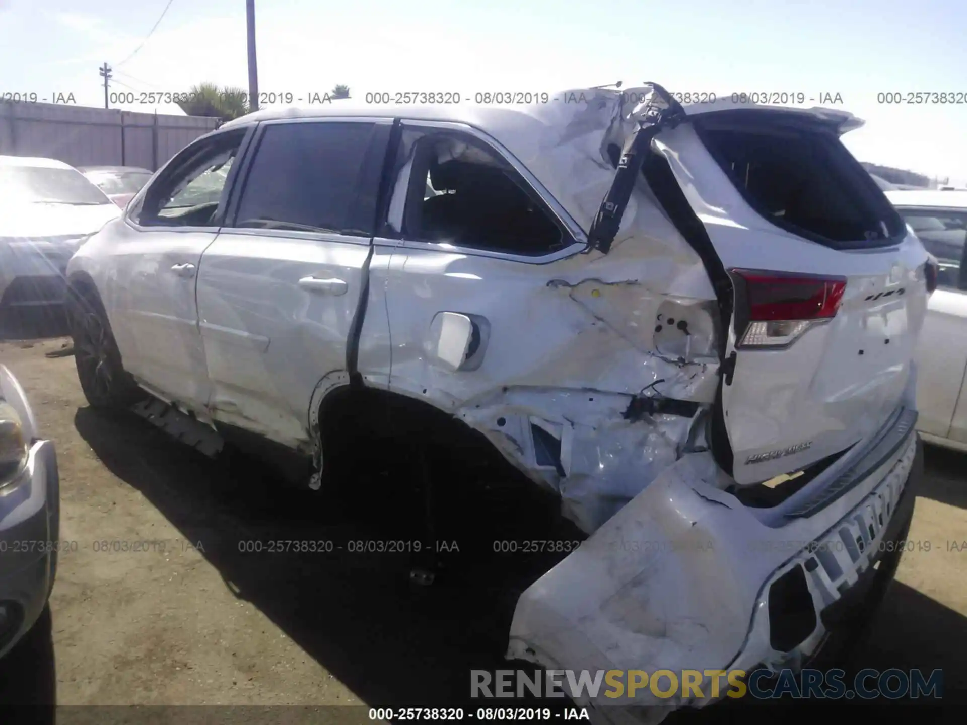 3 Photograph of a damaged car 5TDZARFH6KS043487 TOYOTA HIGHLANDER 2019