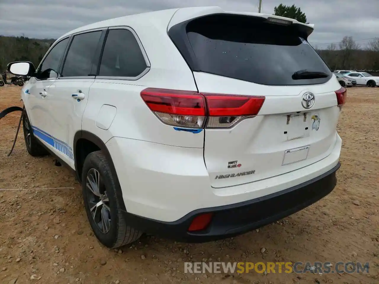 3 Photograph of a damaged car 5TDZARFH6KS043604 TOYOTA HIGHLANDER 2019