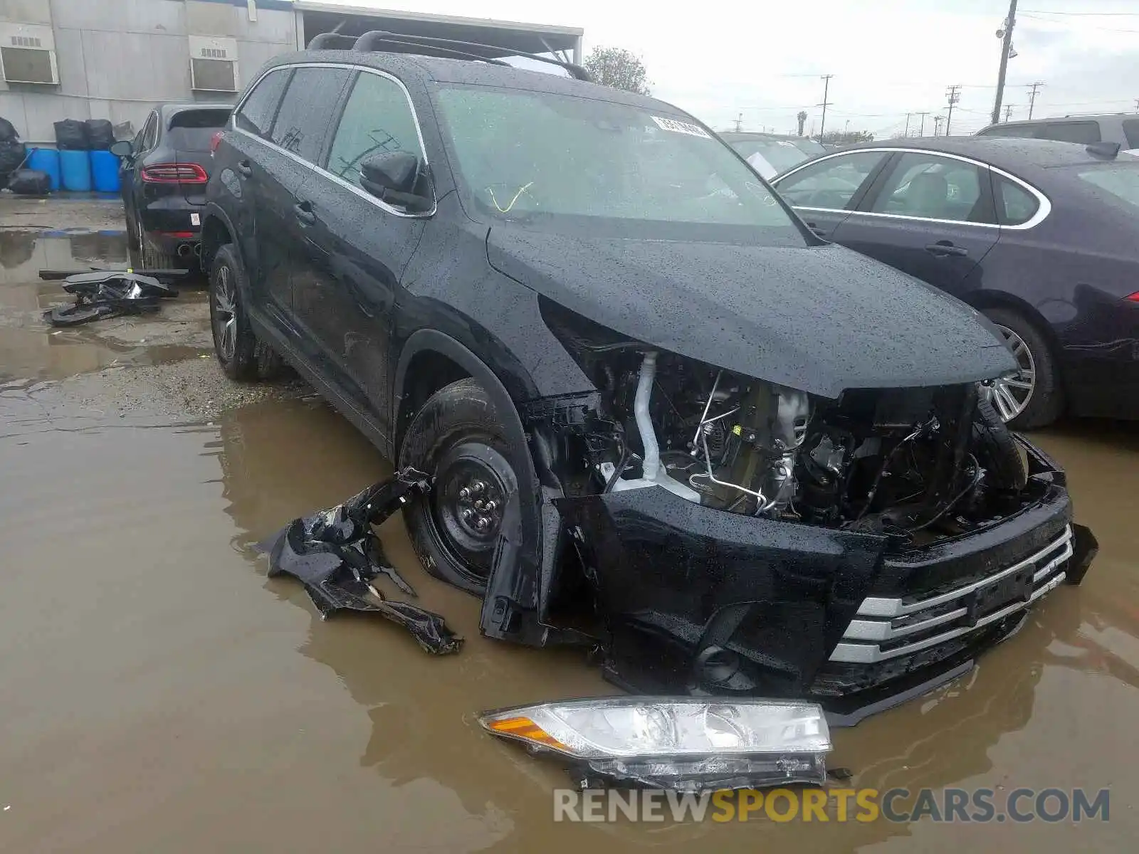 1 Photograph of a damaged car 5TDZARFH6KS043960 TOYOTA HIGHLANDER 2019