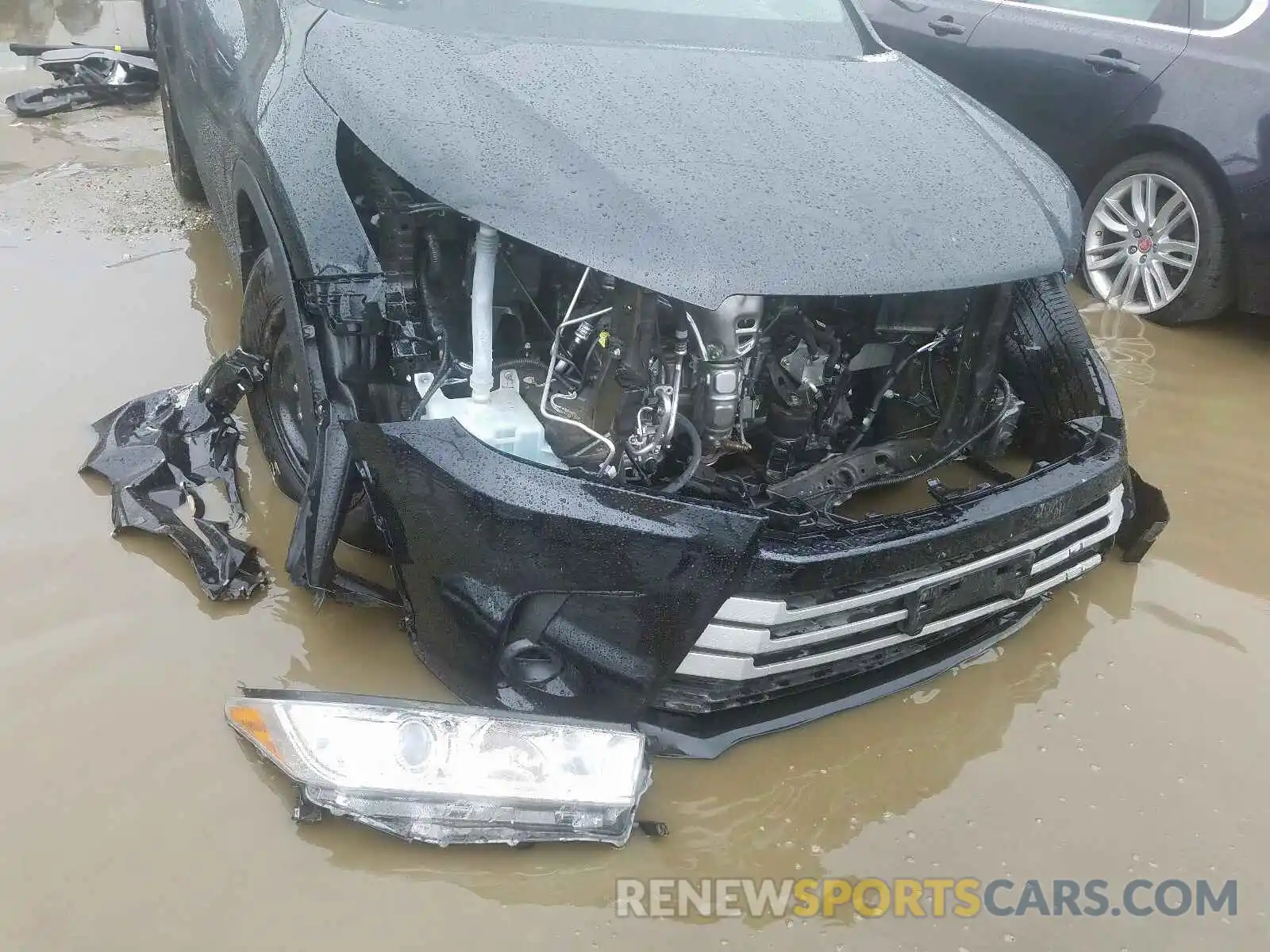 9 Photograph of a damaged car 5TDZARFH6KS043960 TOYOTA HIGHLANDER 2019