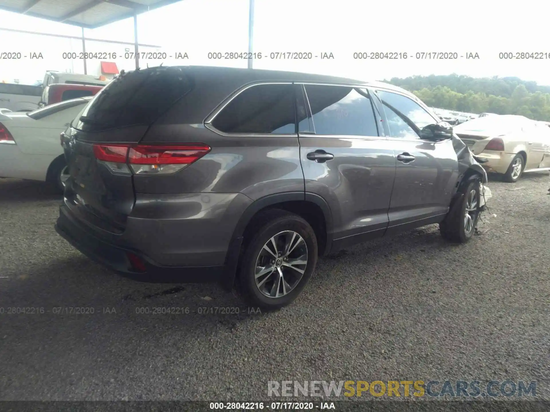 4 Photograph of a damaged car 5TDZARFH6KS044056 TOYOTA HIGHLANDER 2019