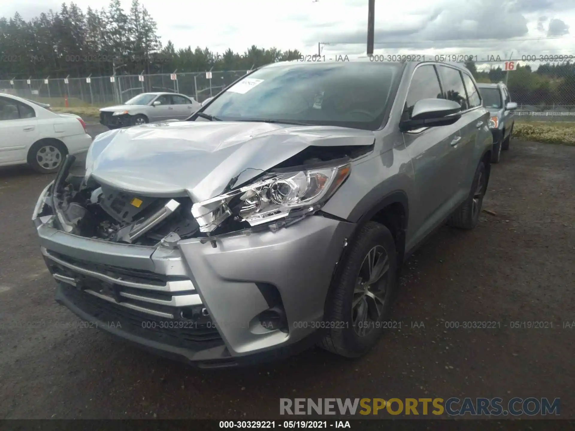 2 Photograph of a damaged car 5TDZARFH6KS044767 TOYOTA HIGHLANDER 2019