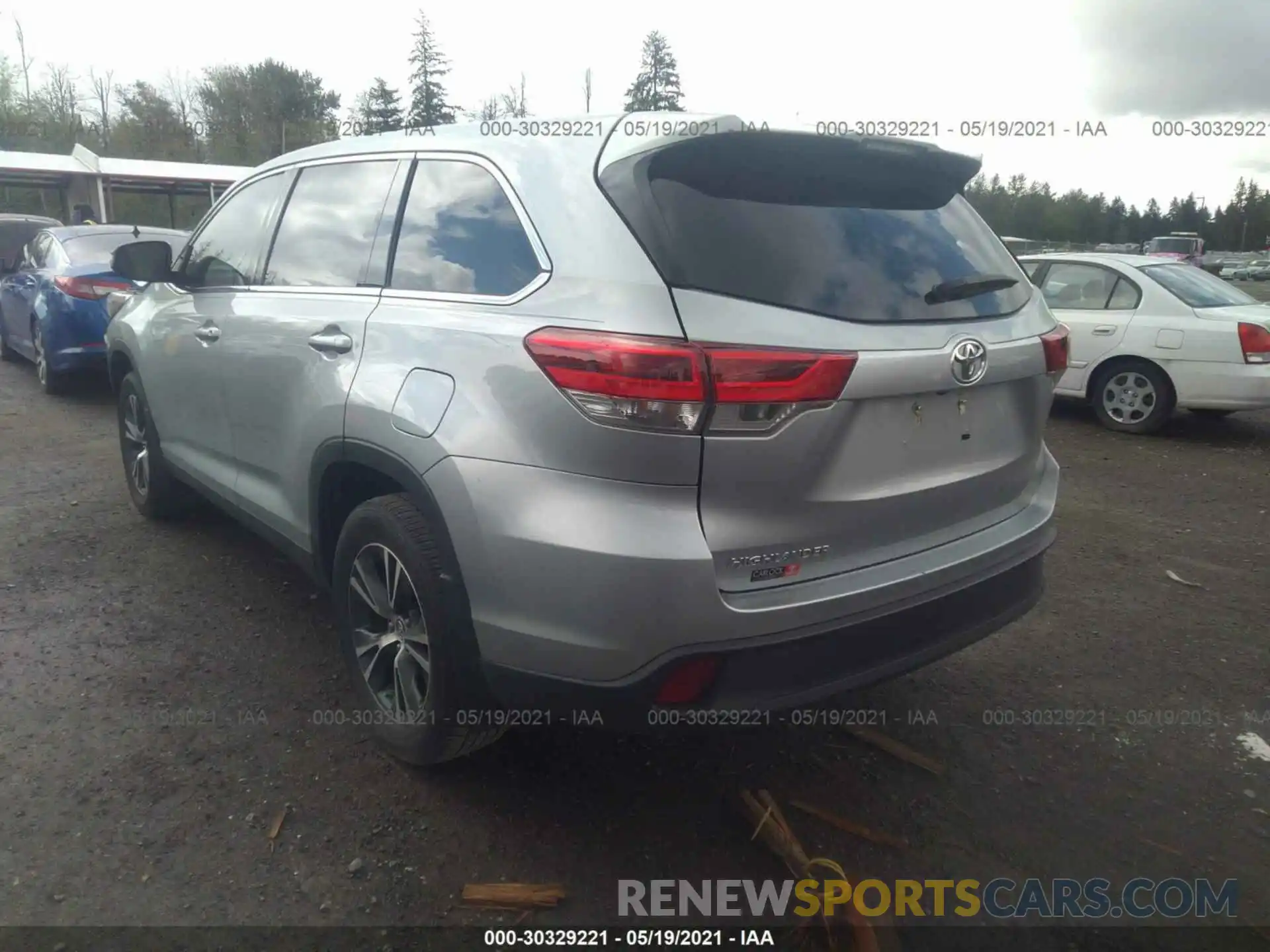 3 Photograph of a damaged car 5TDZARFH6KS044767 TOYOTA HIGHLANDER 2019