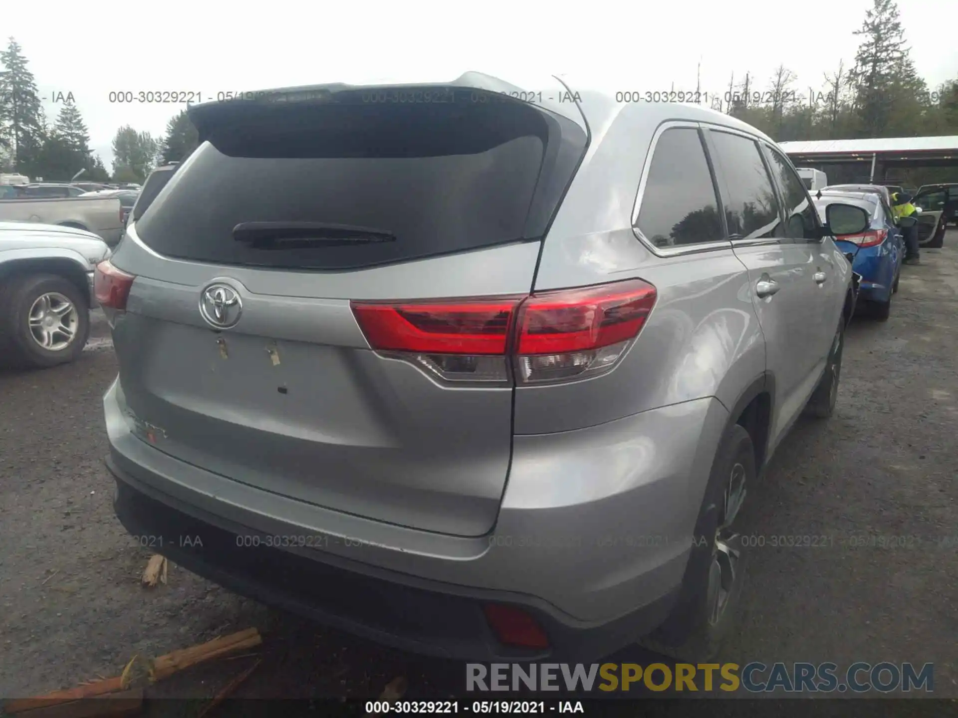 4 Photograph of a damaged car 5TDZARFH6KS044767 TOYOTA HIGHLANDER 2019