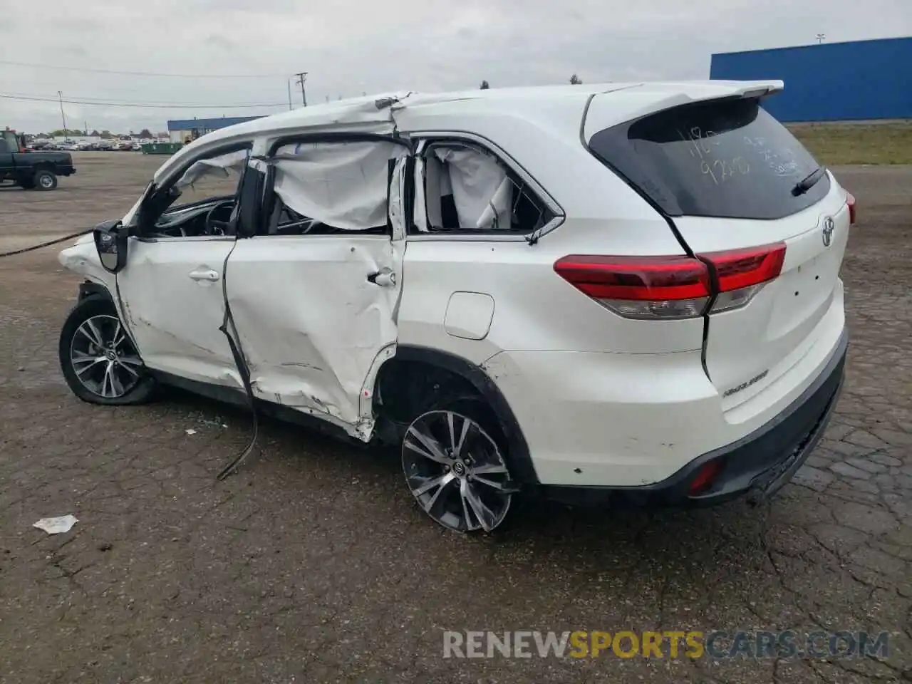 2 Фотография поврежденного автомобиля 5TDZARFH6KS044977 TOYOTA HIGHLANDER 2019