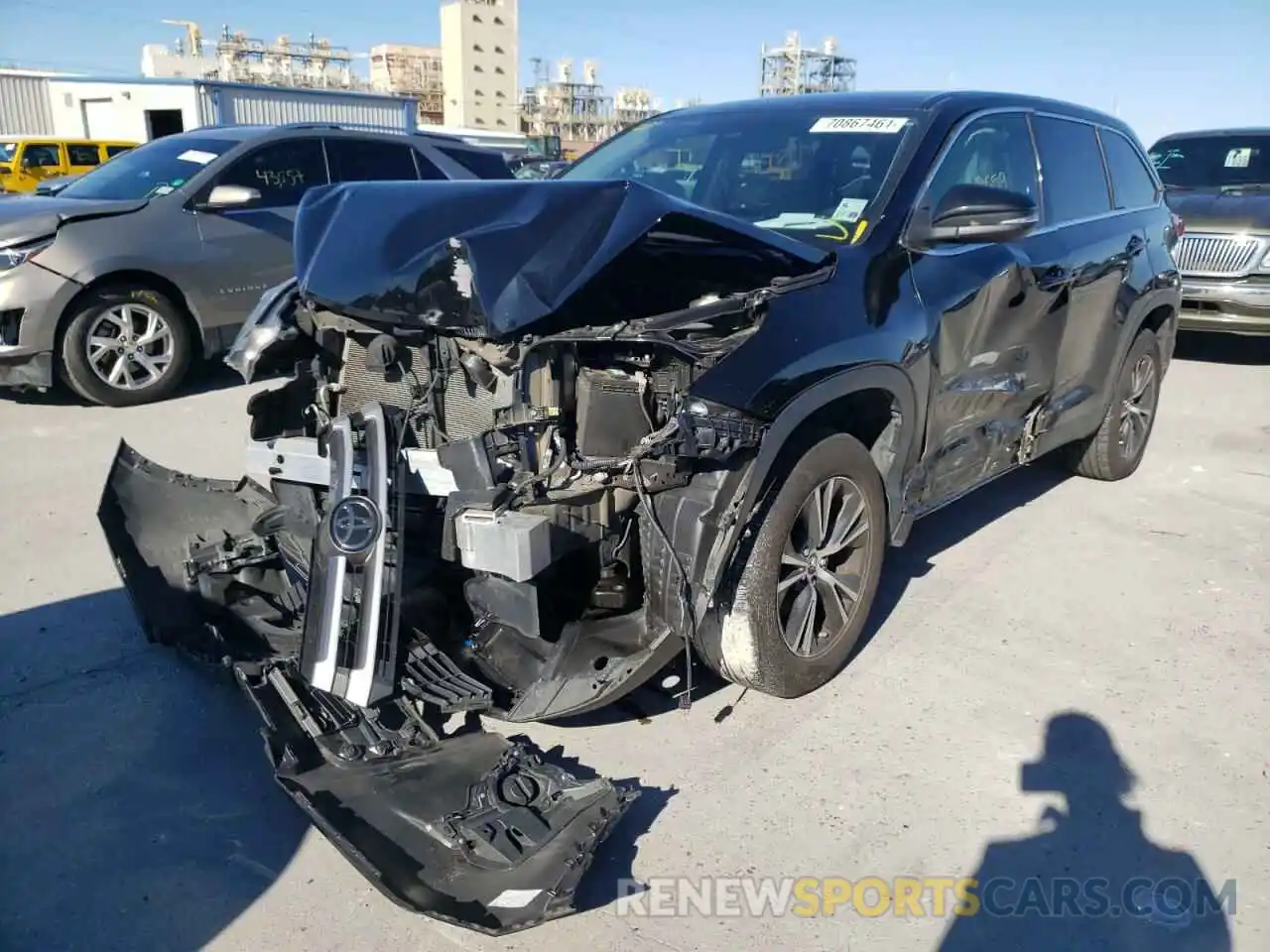 2 Photograph of a damaged car 5TDZARFH6KS045935 TOYOTA HIGHLANDER 2019