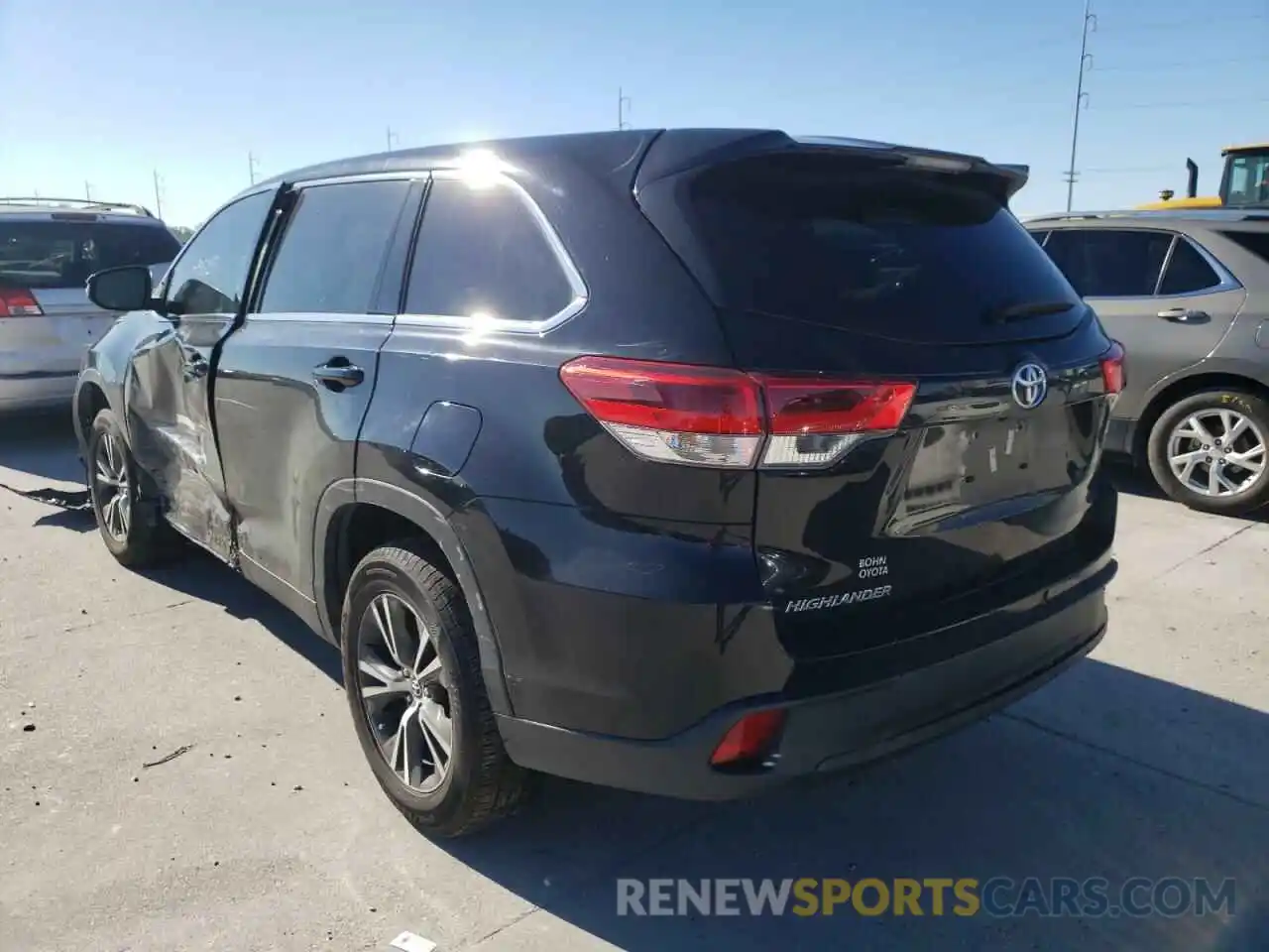 3 Photograph of a damaged car 5TDZARFH6KS045935 TOYOTA HIGHLANDER 2019